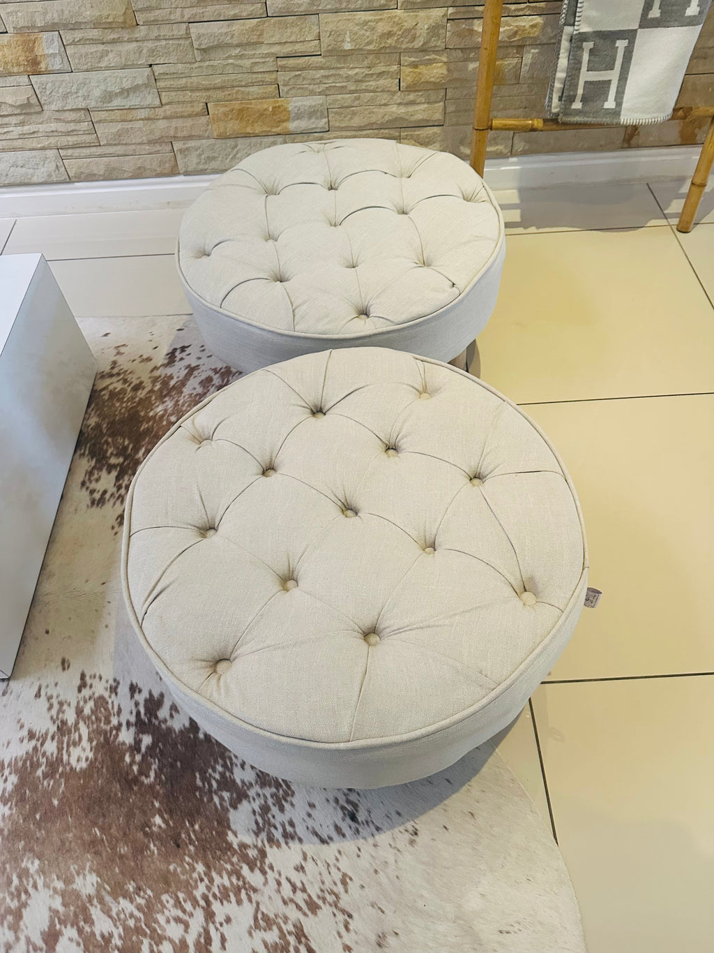 Akasia fabric collection